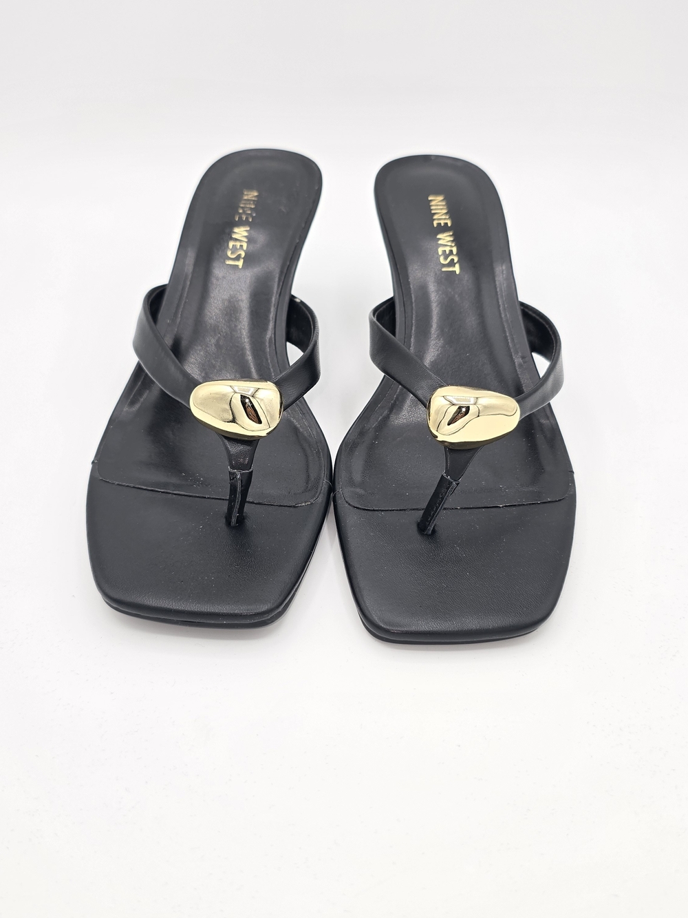 NWOT Nine West 9 Black Leather Thong Sandals with Gold Accent Wedding Evening